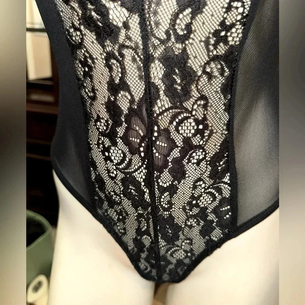 - PRIVY BLACK SHEER LACE PLUNGING SLEEVELESS THONG BODYSUIT SIZE SMALL